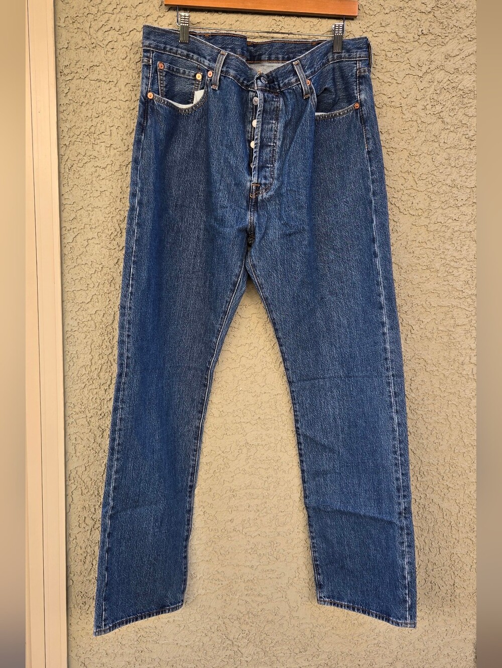 Levi's 501 Classic Men's Blue Denim Jeans - Button Fly - Picture 1 of 11
